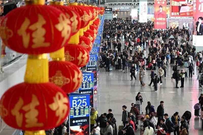  12家火车票平台被约谈后整改如何？记者追访：付费抢票仍存在｜市场真探 新闻