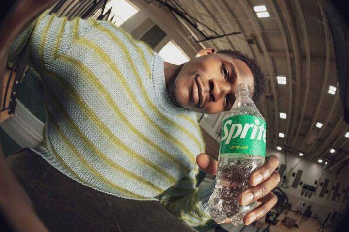  赛场之外的共鸣：爱德华兹与品牌精神的深度交融 体育新闻 赛场之外的共鸣：爱德华兹与品牌精神的深度交融 体育新闻