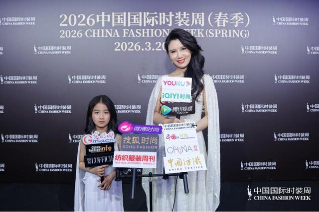  身份重构与自我实现：当代精英女性的心理韧性与时尚表达 情感心理 身份重构与自我实现：当代精英女性的心理韧性与时尚表达 情感心理