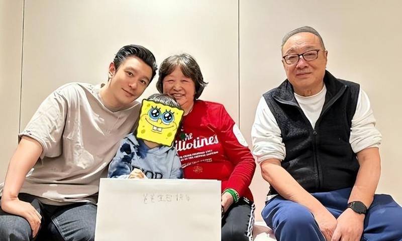  当明星爸爸晒娃也被骂：这次，我们该原谅黄晓明吗？ 情感心理