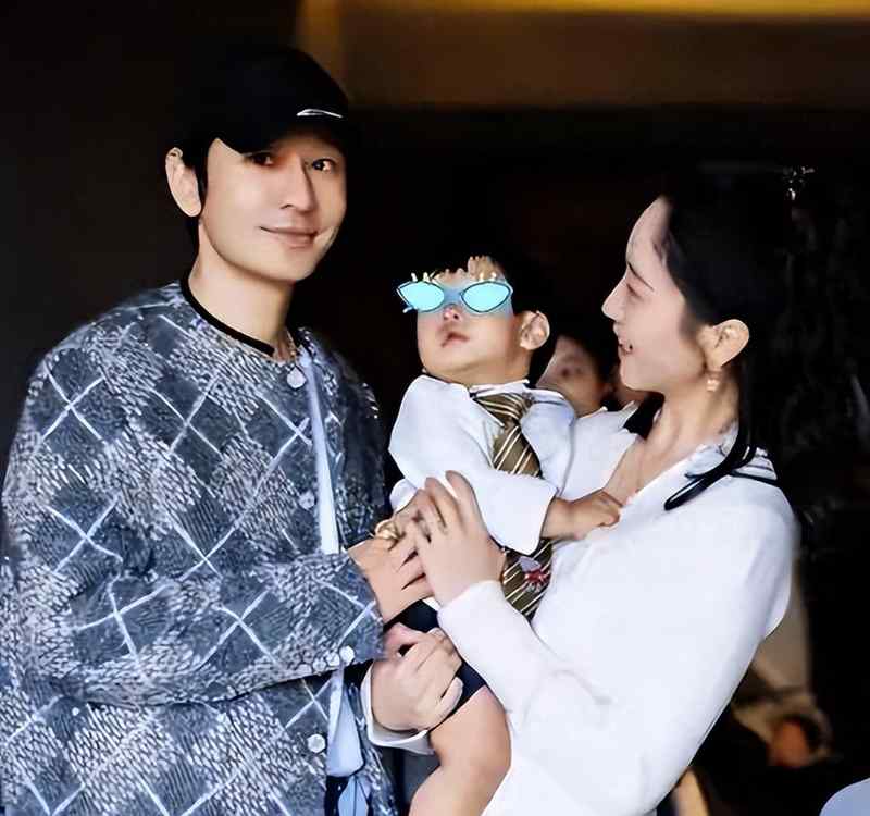  当明星爸爸晒娃也被骂：这次，我们该原谅黄晓明吗？ 情感心理